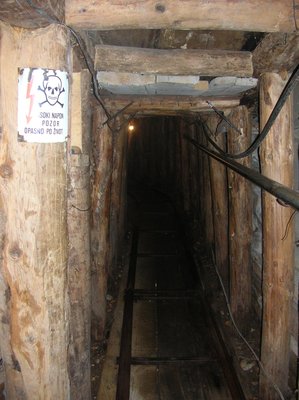 és az alagút